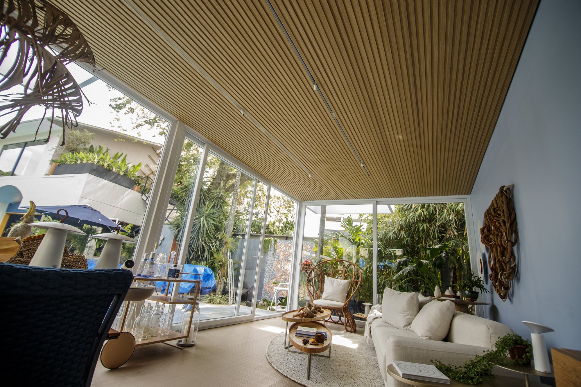 Sala com painel ripado Barreto