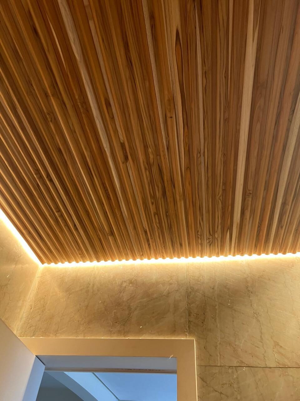 Forro de teca com LED