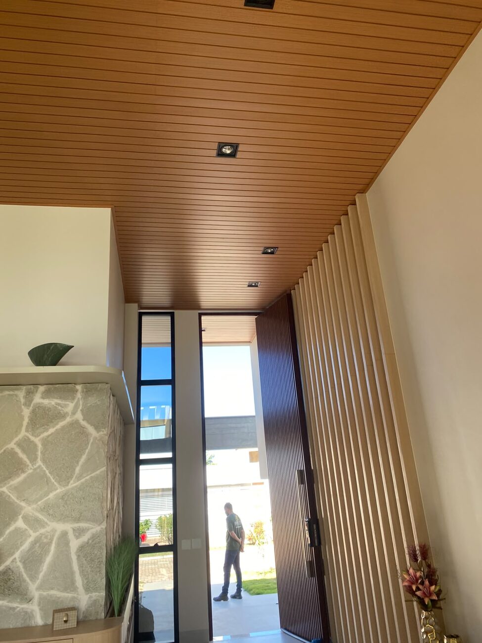Hall com lambri e ripado